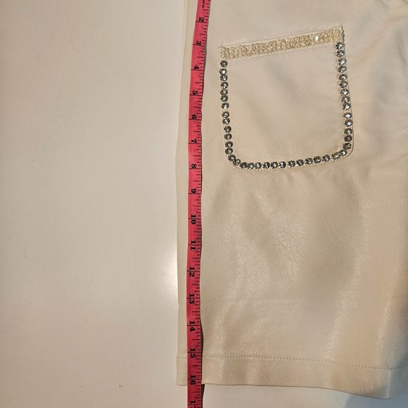 Pleather skirt/skort with rhinestones in light cream color. Size XL. NWOT - Picture 6 of 6